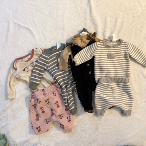Assorted NB Baby Clothing Bundle (Lot) - Picture 3 of 7